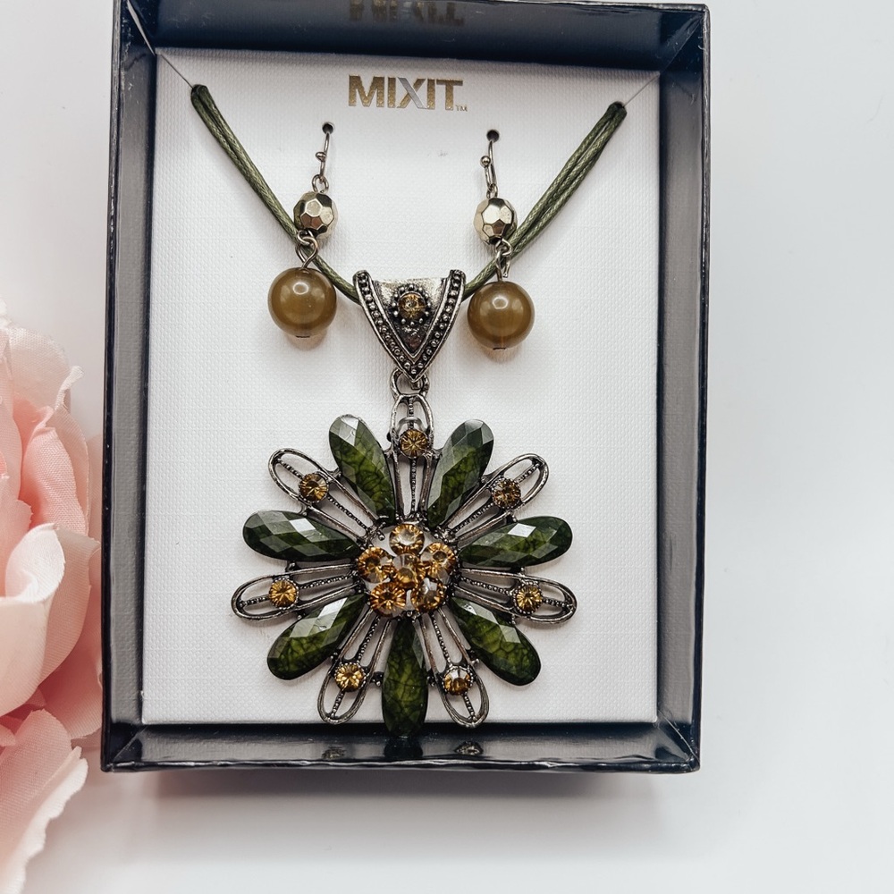 Mixit Green Floral Necklace & Earring Set – Amber Rhinestones, New in Box